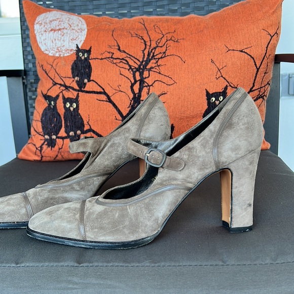 Vintage Salvatore Ferragamo Heels - Picture 4 of 14